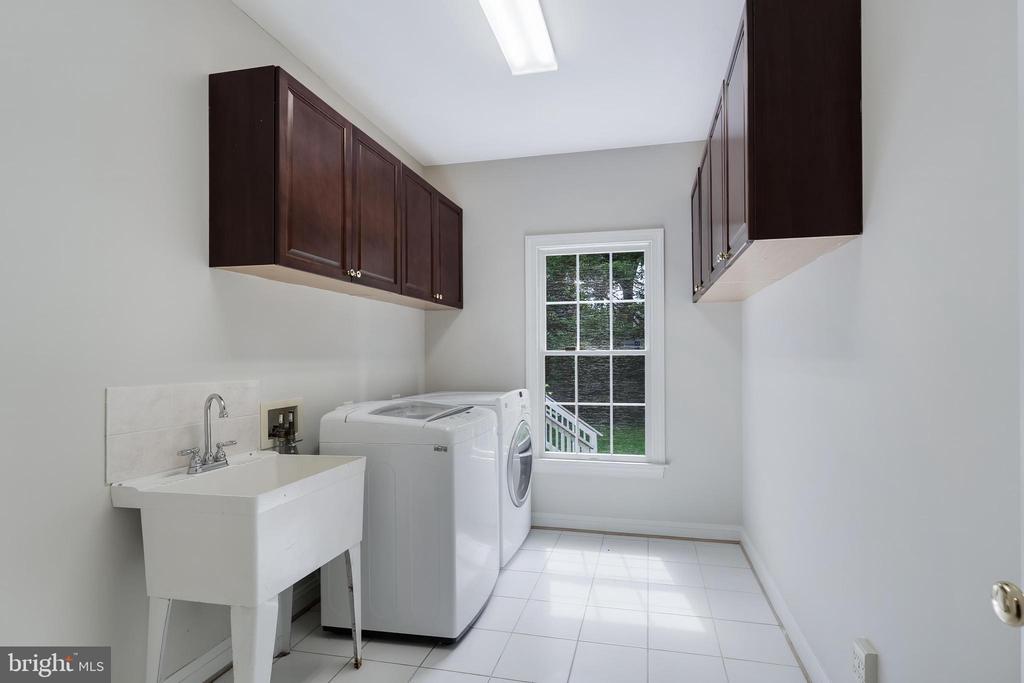 9395 WOLF TRAP CREEK COURT
