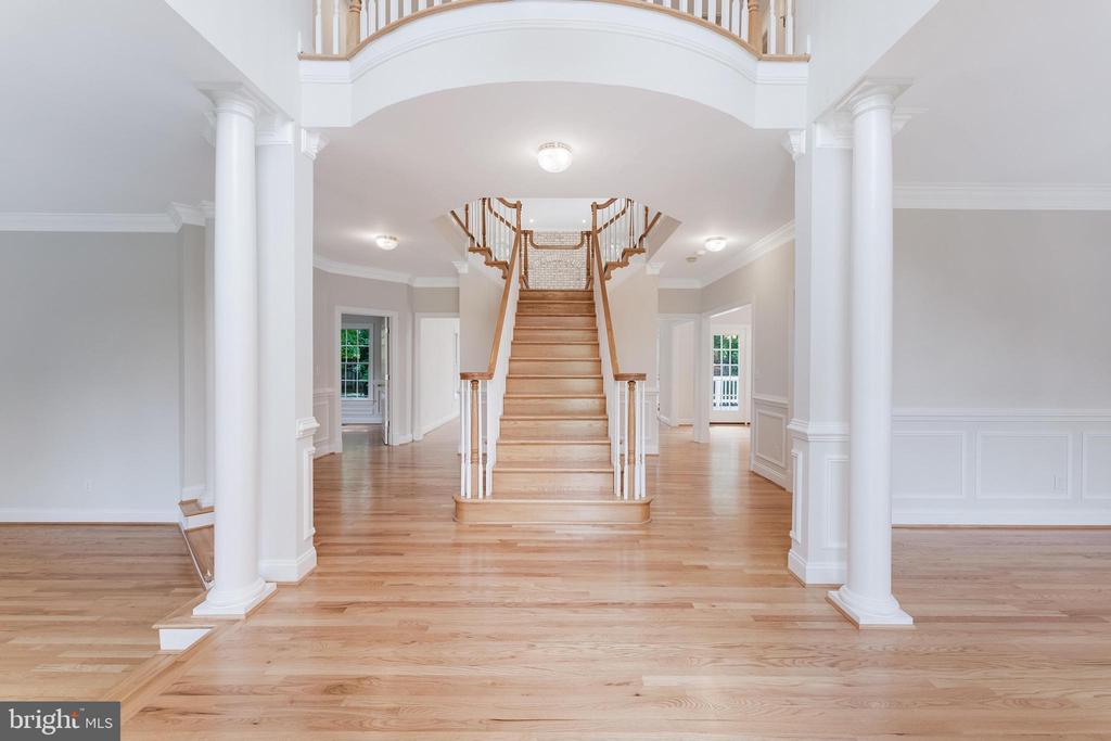 9395 WOLF TRAP CREEK COURT