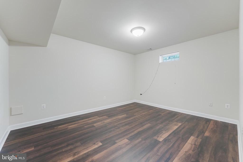 9395 WOLF TRAP CREEK COURT