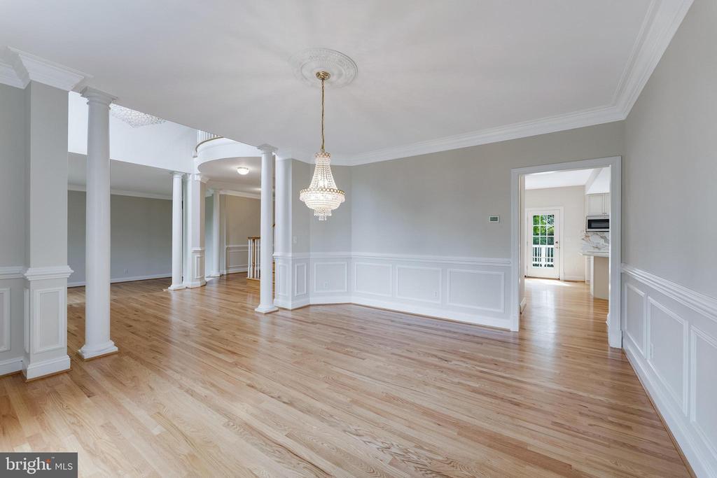 9395 WOLF TRAP CREEK COURT