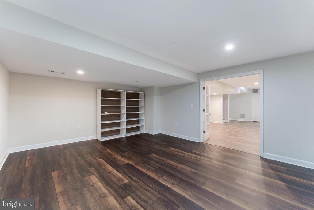 9395 WOLF TRAP CREEK COURT