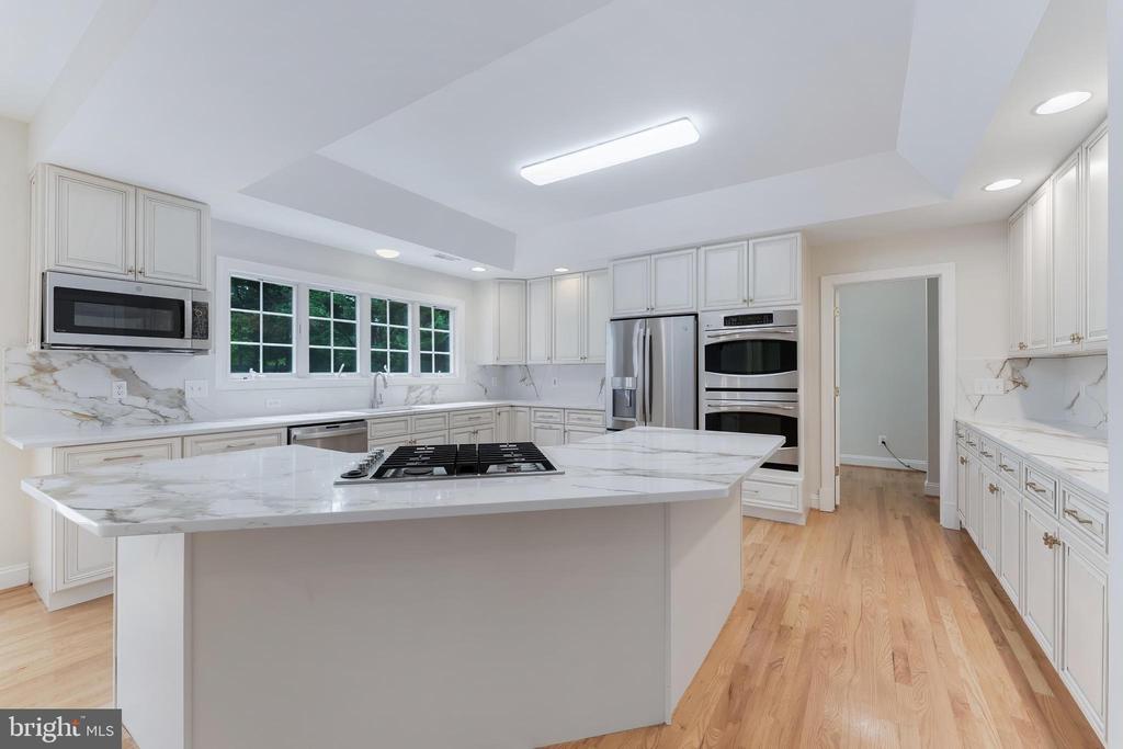 9395 WOLF TRAP CREEK COURT