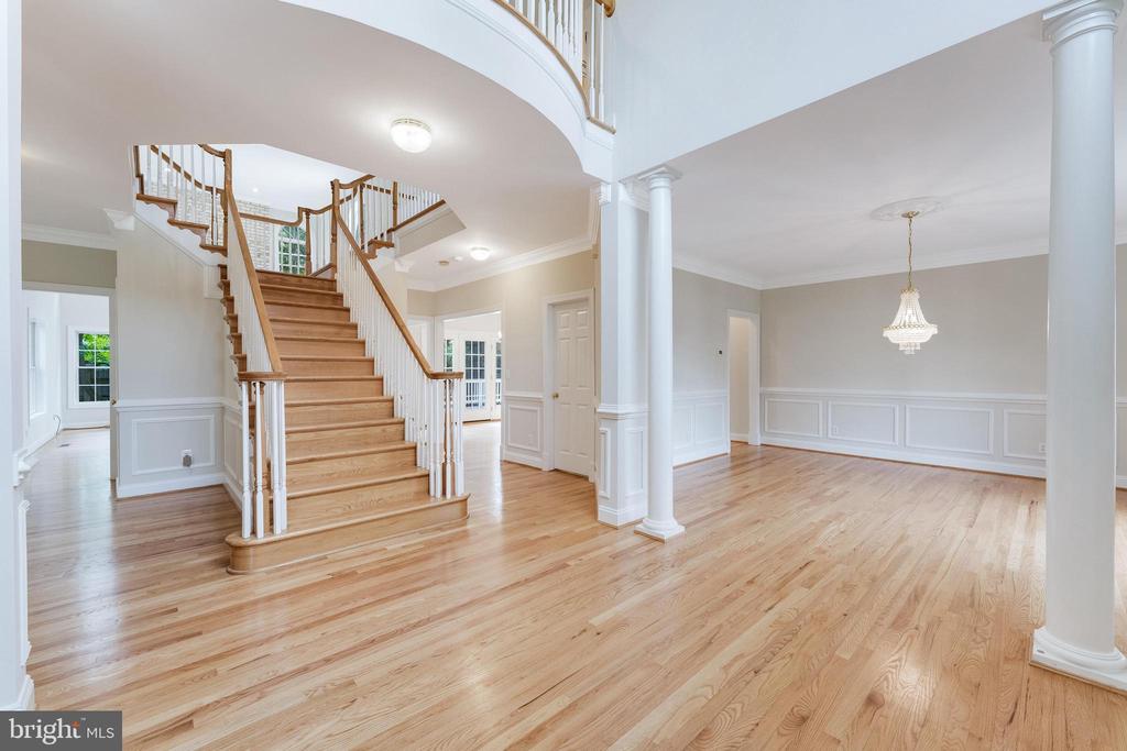 9395 WOLF TRAP CREEK COURT