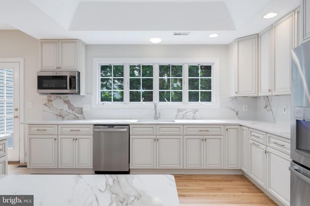 9395 WOLF TRAP CREEK COURT