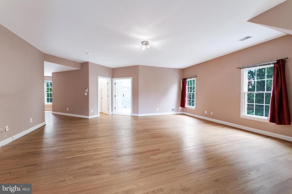 9395 WOLF TRAP CREEK COURT
