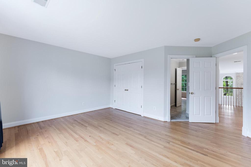 9395 WOLF TRAP CREEK COURT