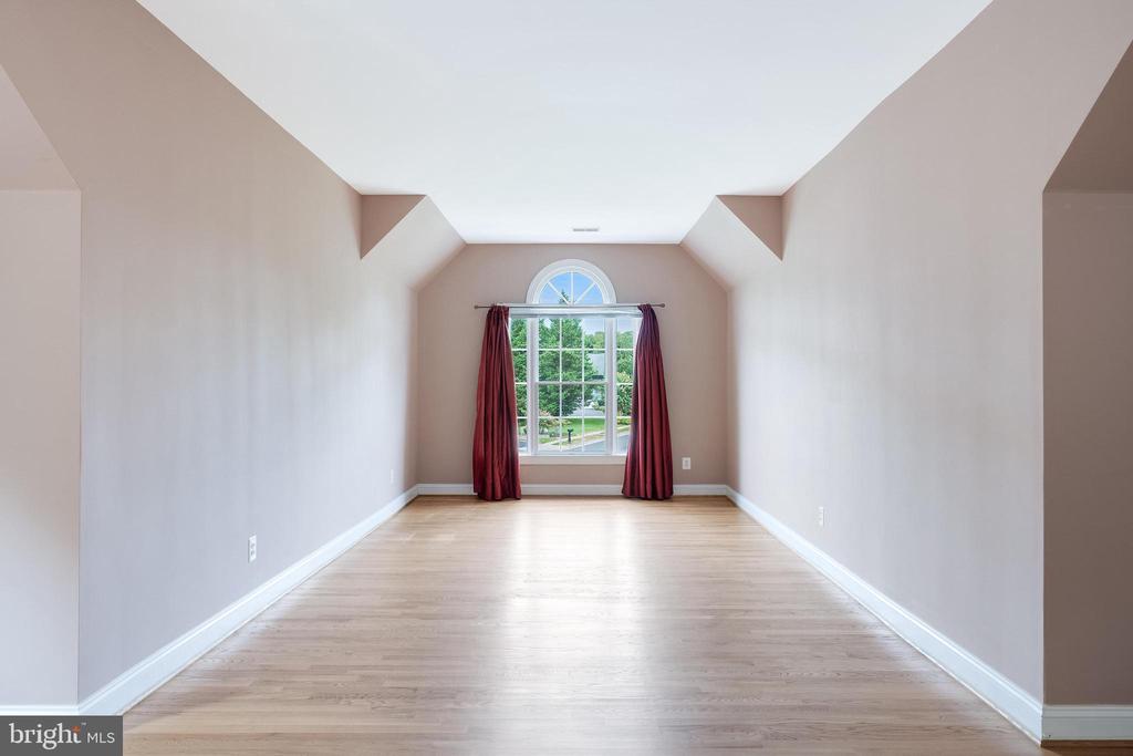 9395 WOLF TRAP CREEK COURT