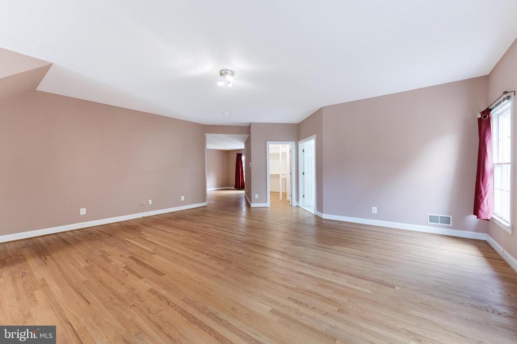 9395 WOLF TRAP CREEK COURT