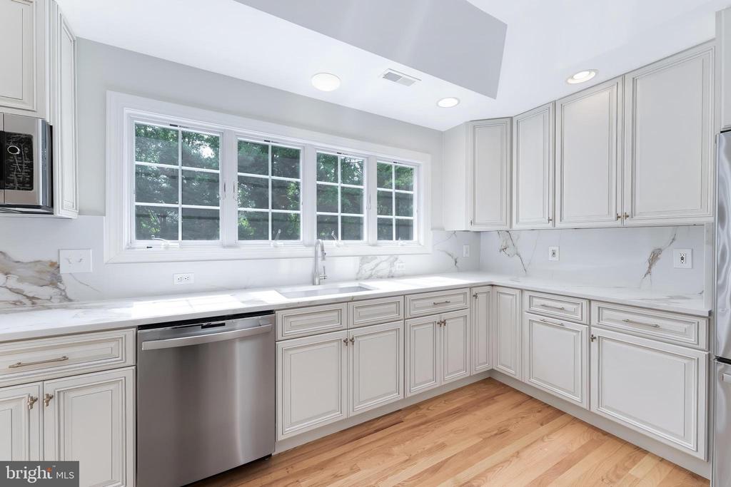 9395 WOLF TRAP CREEK COURT