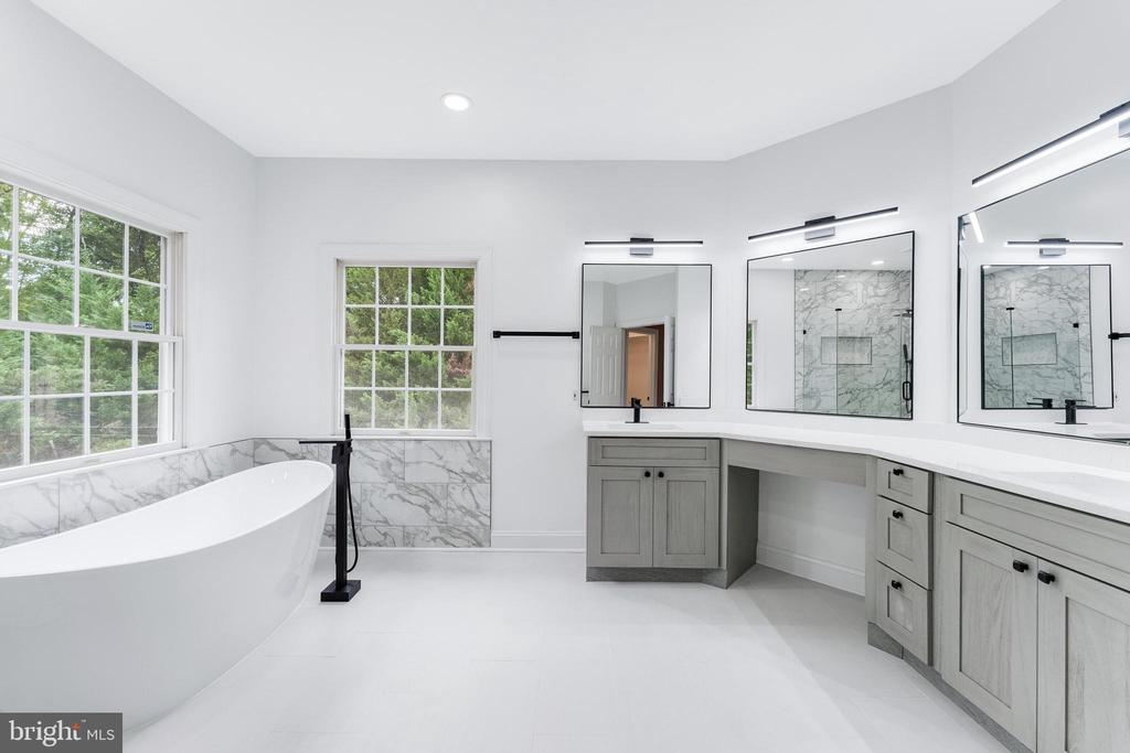 9395 WOLF TRAP CREEK COURT