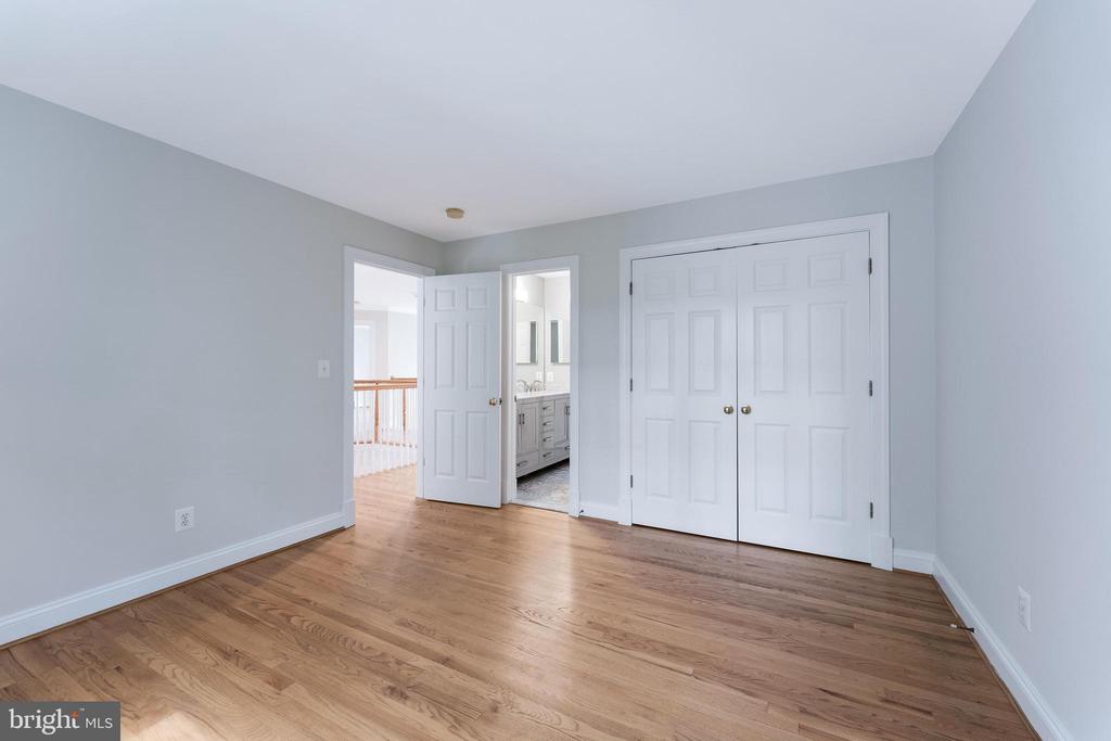 9395 WOLF TRAP CREEK COURT