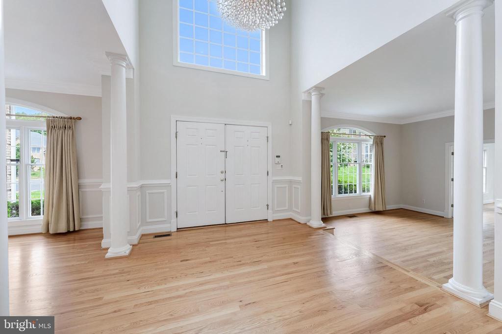 9395 WOLF TRAP CREEK COURT