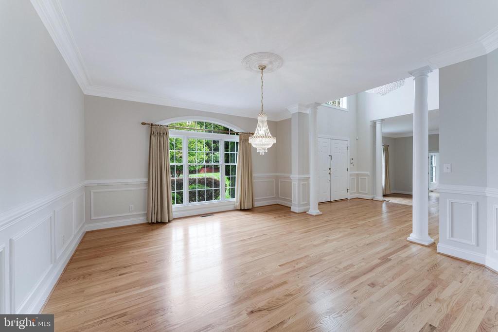 9395 WOLF TRAP CREEK COURT