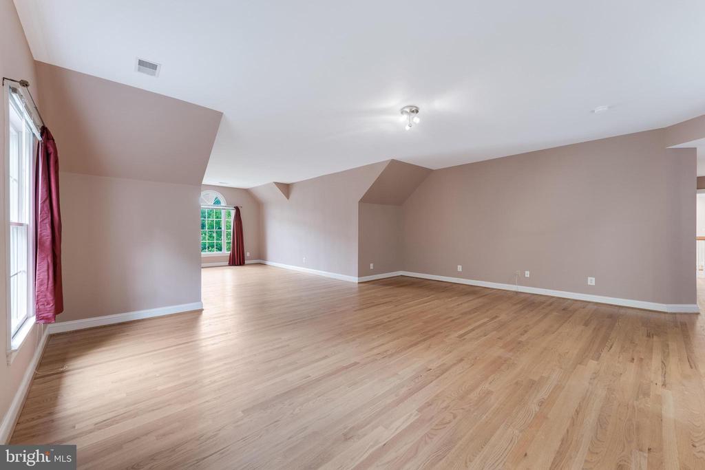 9395 WOLF TRAP CREEK COURT