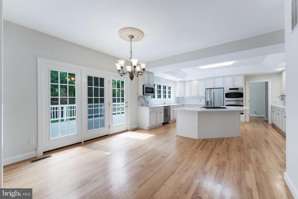 9395 WOLF TRAP CREEK COURT