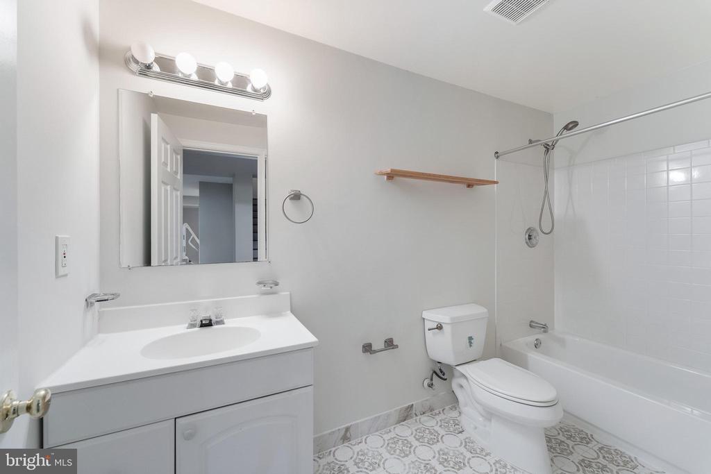 9395 WOLF TRAP CREEK COURT