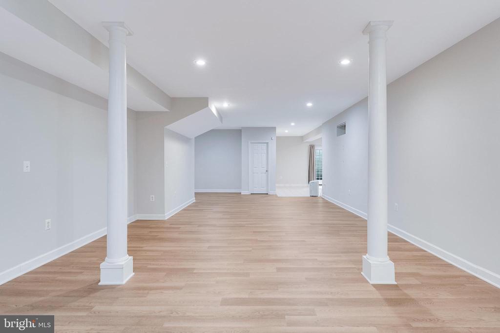 9395 WOLF TRAP CREEK COURT
