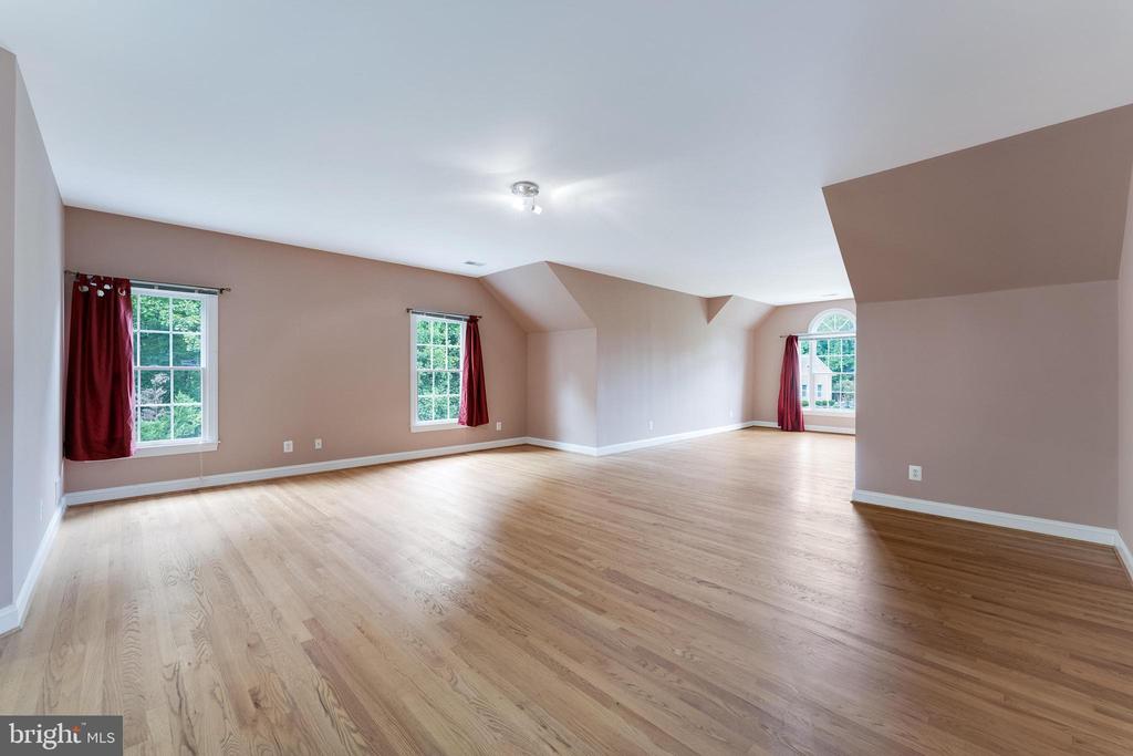 9395 WOLF TRAP CREEK COURT