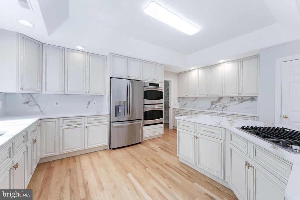 9395 WOLF TRAP CREEK COURT