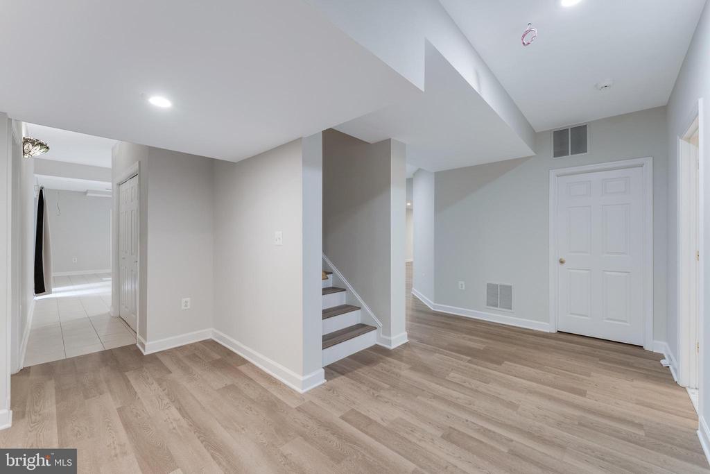 9395 WOLF TRAP CREEK COURT