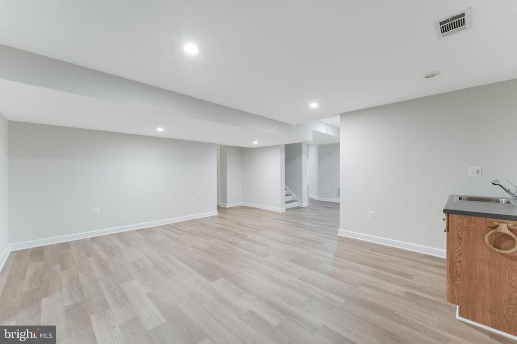 9395 WOLF TRAP CREEK COURT