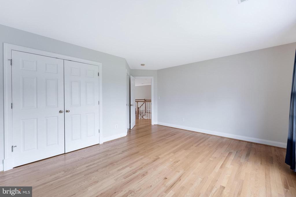 9395 WOLF TRAP CREEK COURT