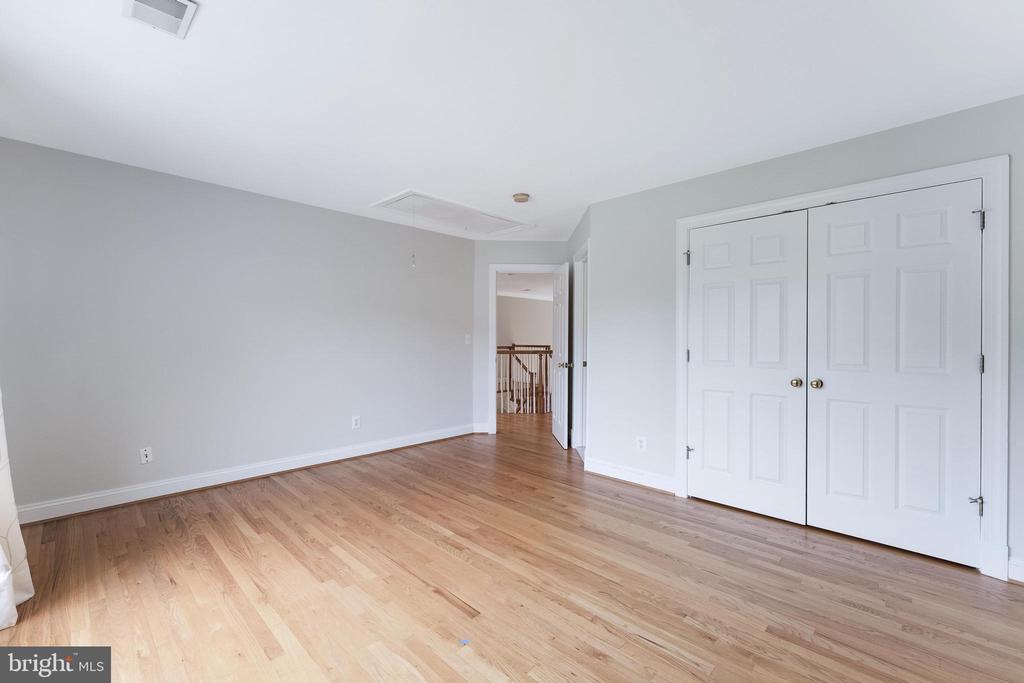 9395 WOLF TRAP CREEK COURT