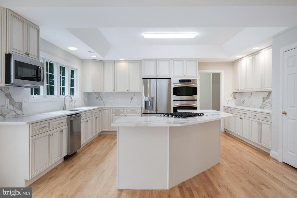 9395 WOLF TRAP CREEK COURT