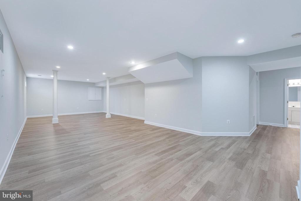 9395 WOLF TRAP CREEK COURT