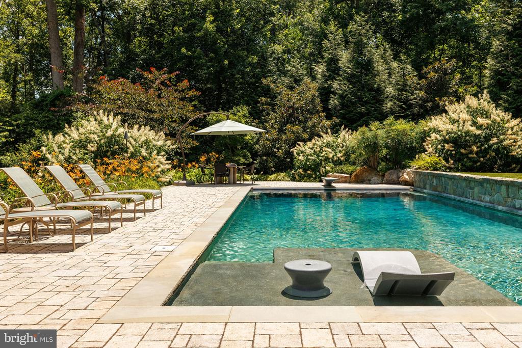 927 HICKORY RUN LANE