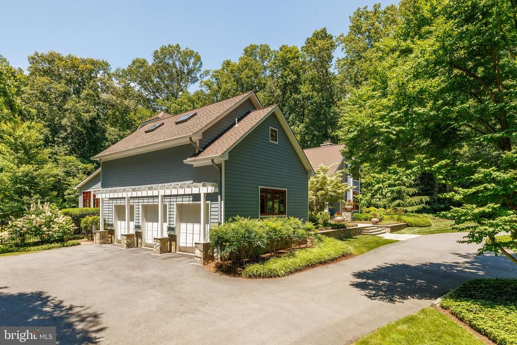 927 HICKORY RUN LANE