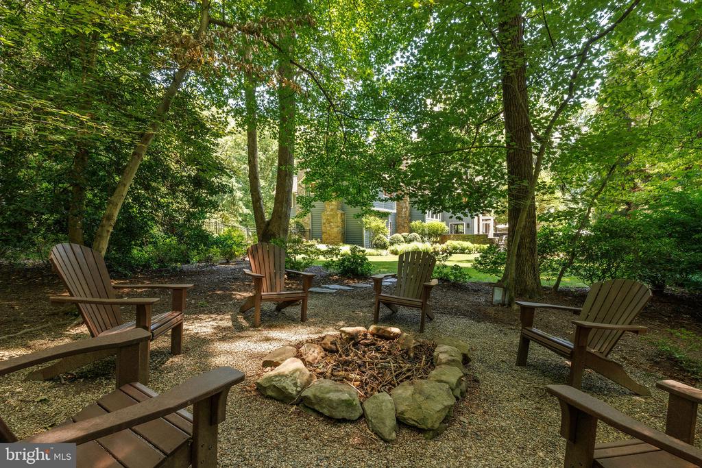 927 HICKORY RUN LANE