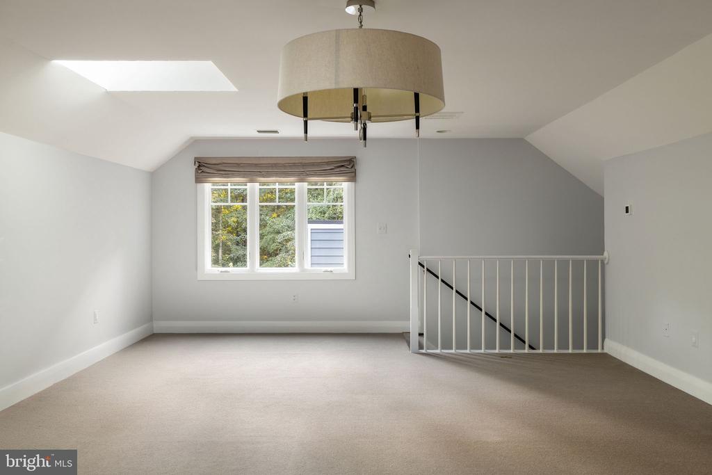 927 HICKORY RUN LANE