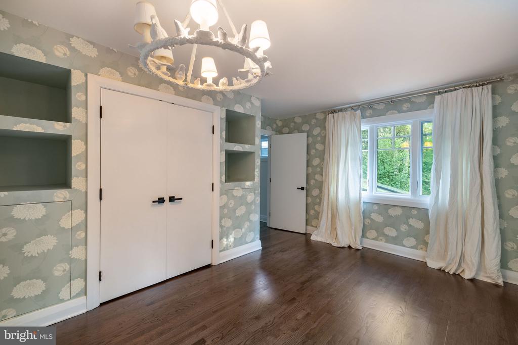 927 HICKORY RUN LANE
