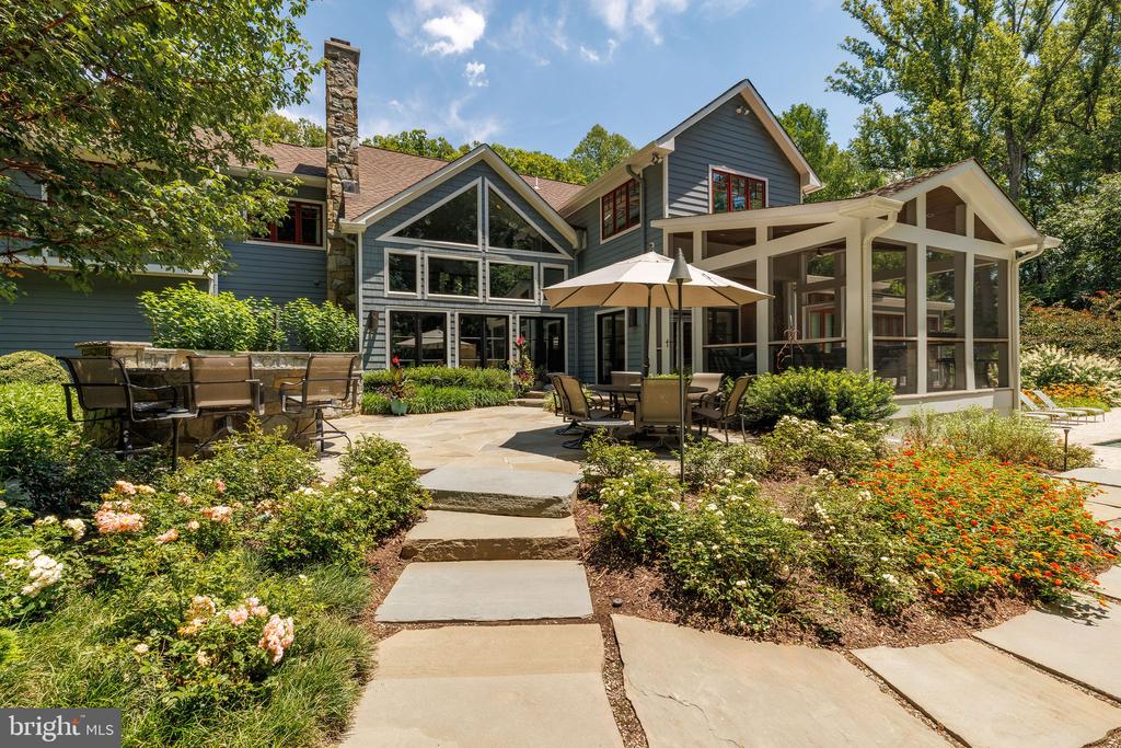 927 HICKORY RUN LANE