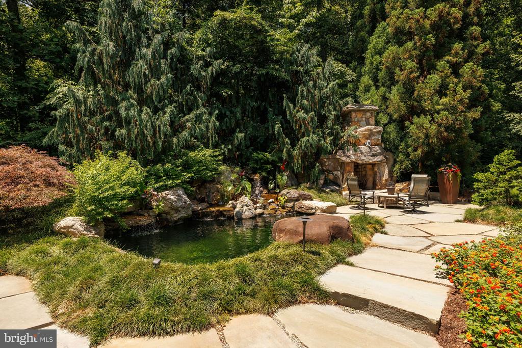 927 HICKORY RUN LANE