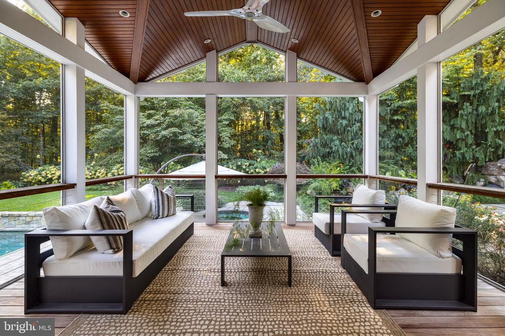 927 HICKORY RUN LANE