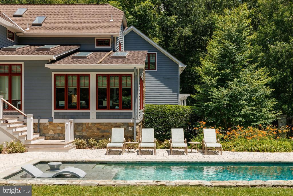 927 HICKORY RUN LANE