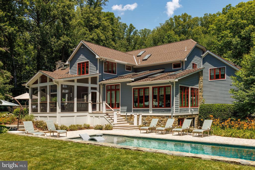 927 HICKORY RUN LANE