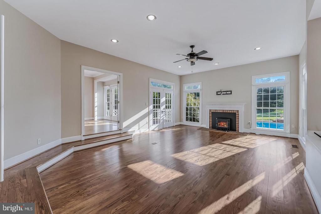 615 NALLS FARM WAY