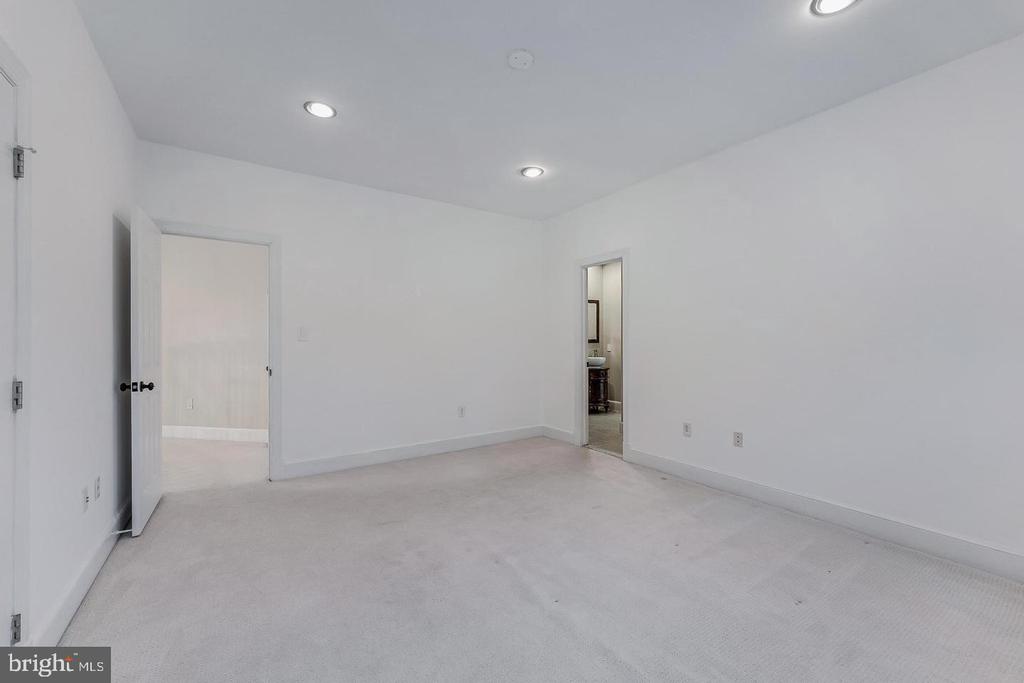 615 NALLS FARM WAY
