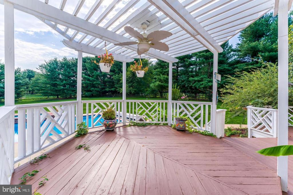 615 NALLS FARM WAY