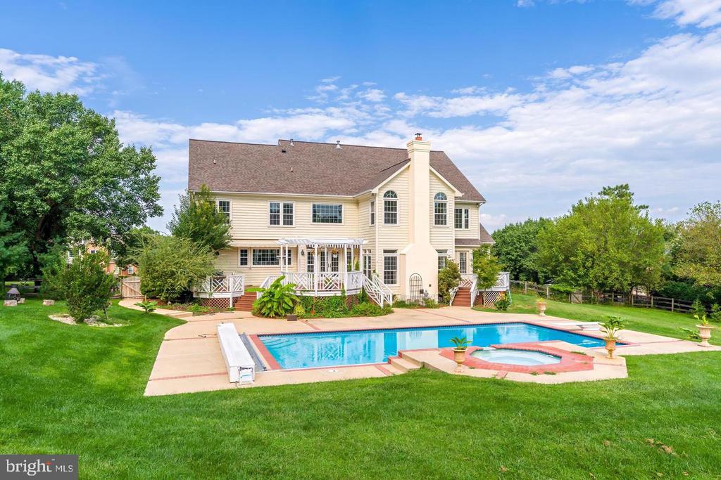 615 NALLS FARM WAY