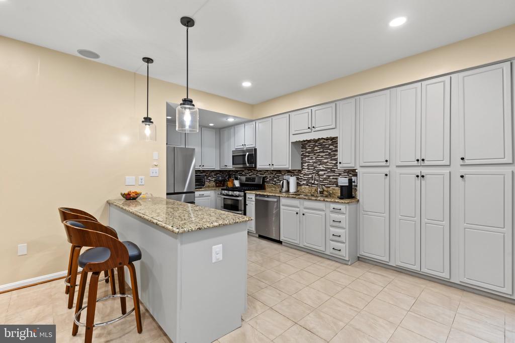 7111 TANWORTH DRIVE