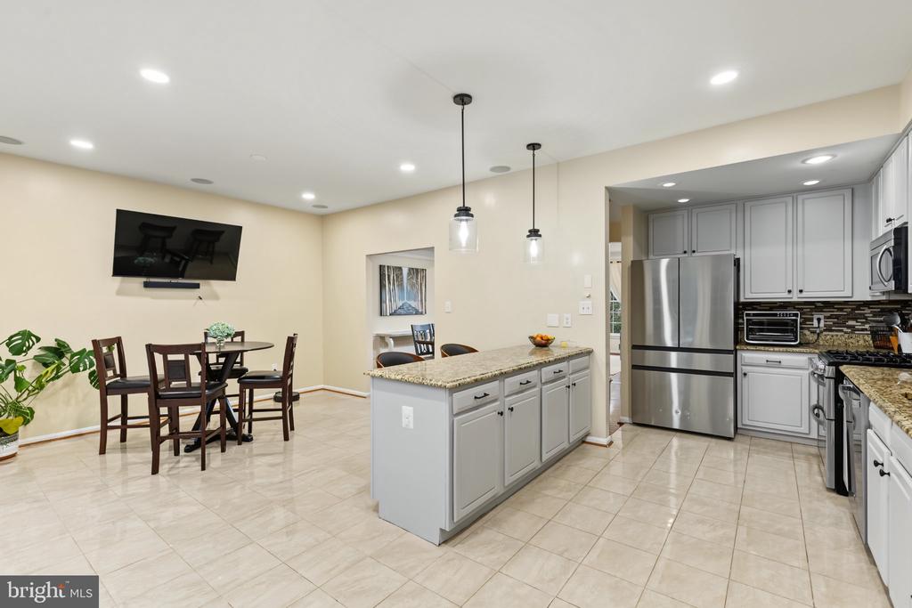 7111 TANWORTH DRIVE