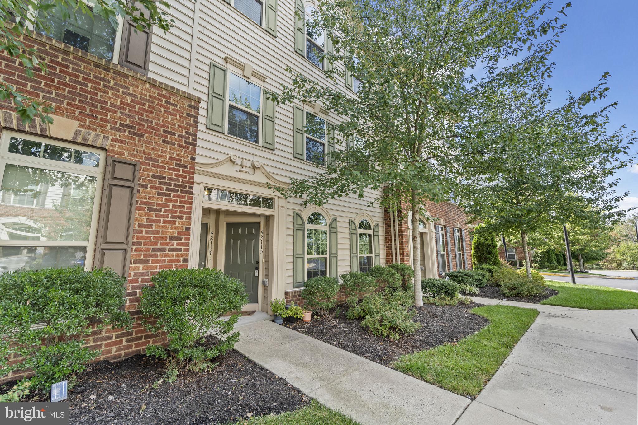 42115 Piebald Sq