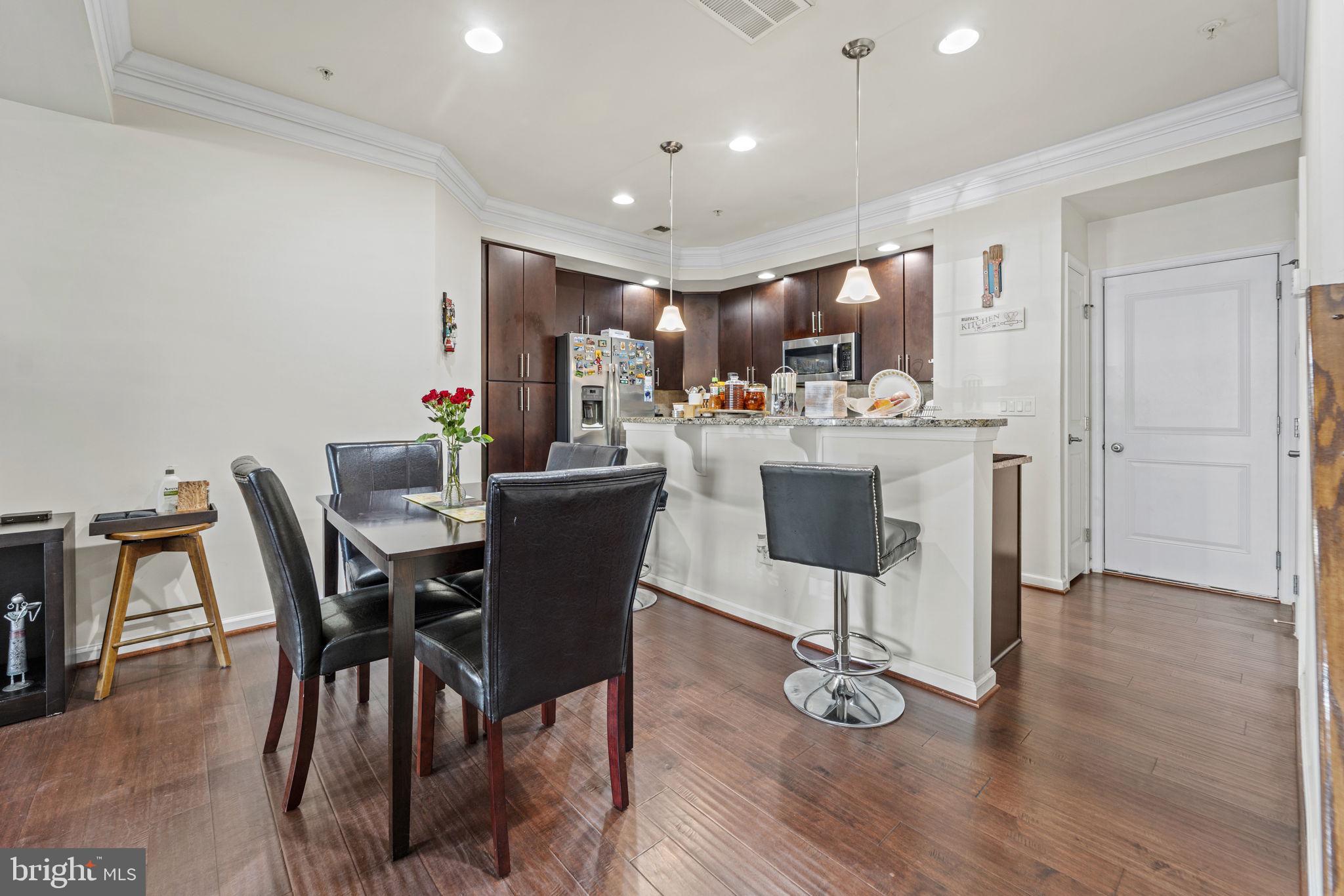 42115 Piebald Sq