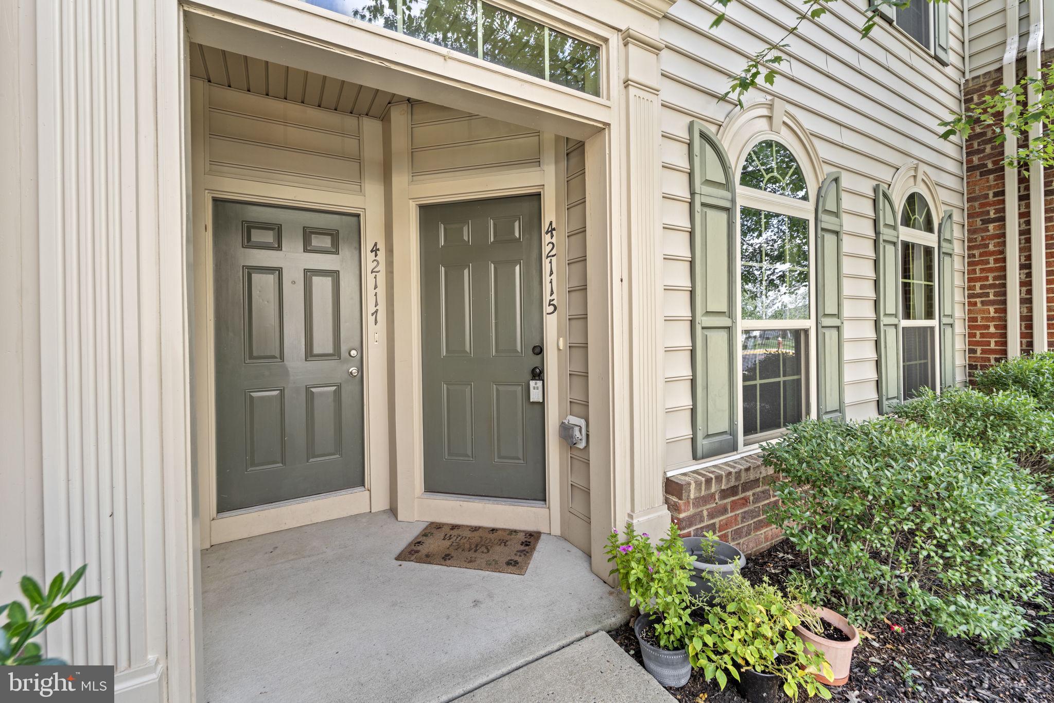42115 Piebald Sq