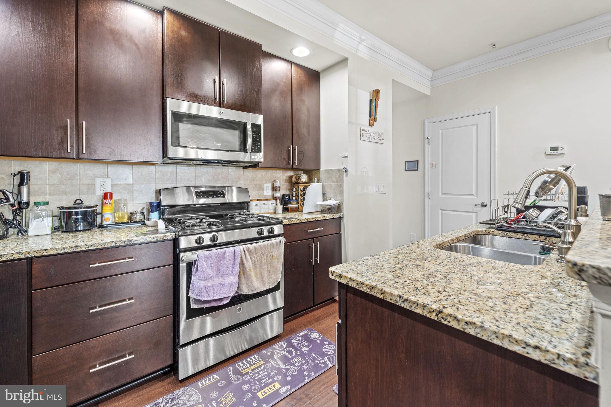 42115 Piebald Sq