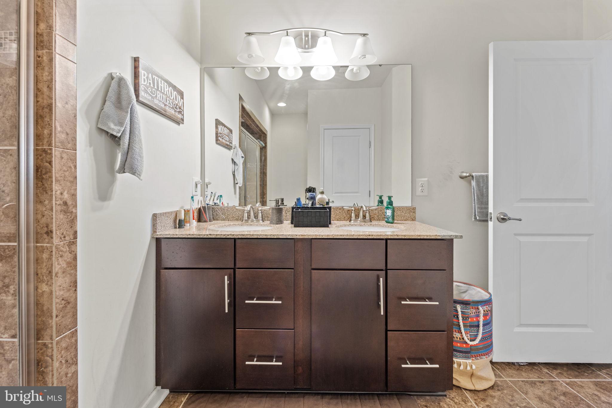 42115 Piebald Sq